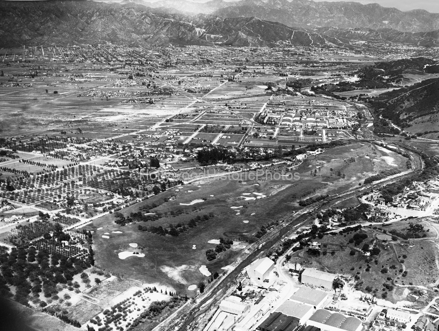 Toluca Lake 1933 wm.jpg
